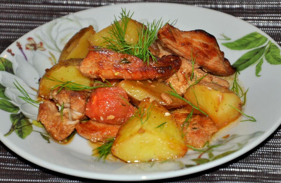Готовим вкусное жаркое в горшочке – индейка и картофель