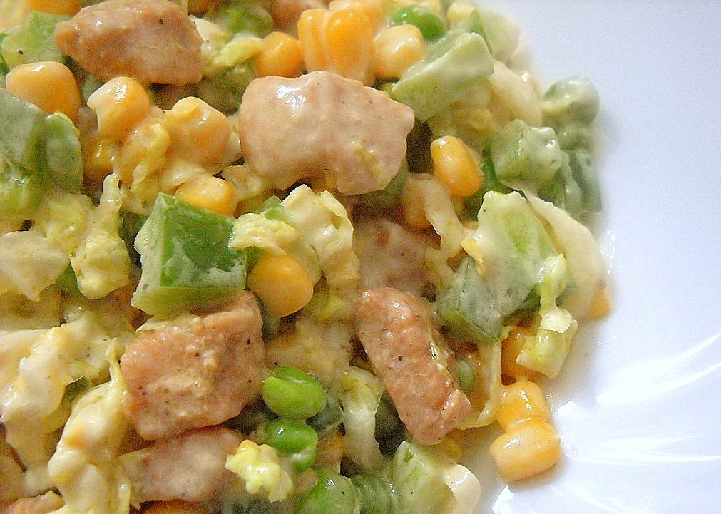 Салат из индейки с картофелем и кукурузой