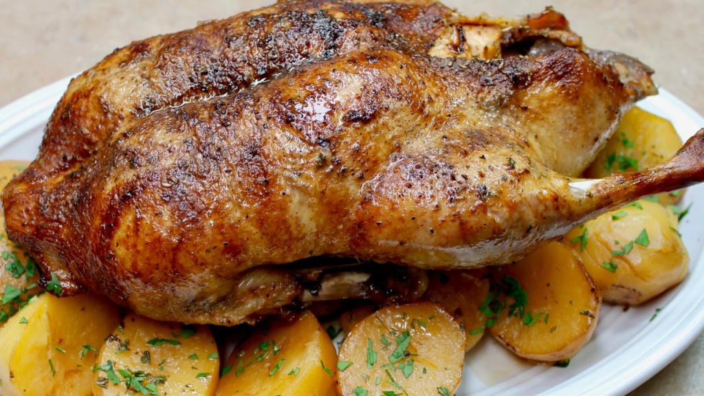 Рецепт жареной утки в духовке с картошкой