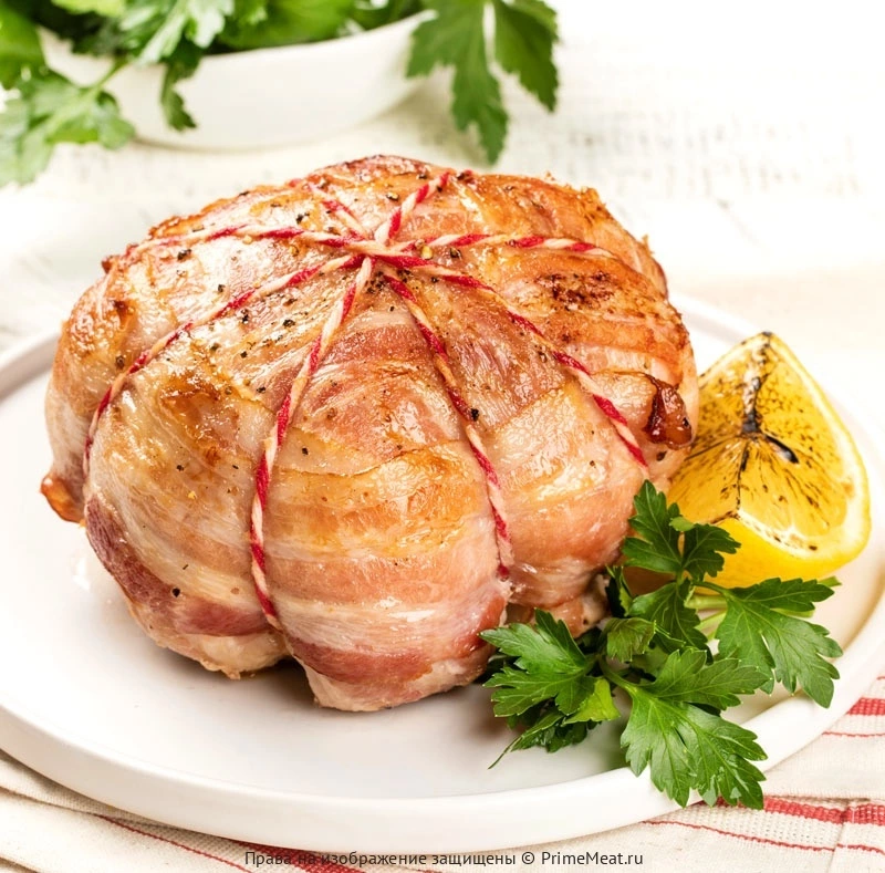 Баллотин "Рождественский" из ножки индейки с яблоками, курагой и специями в беконе (полуфабрикат) (фото)