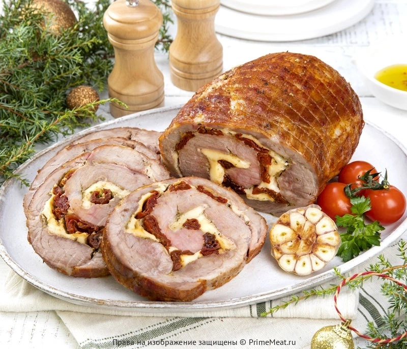 Рулет из свиной шейки по-Сицилийски с вялеными томатами, моцареллой и соусом Песто (полуфабрикат) (фото)